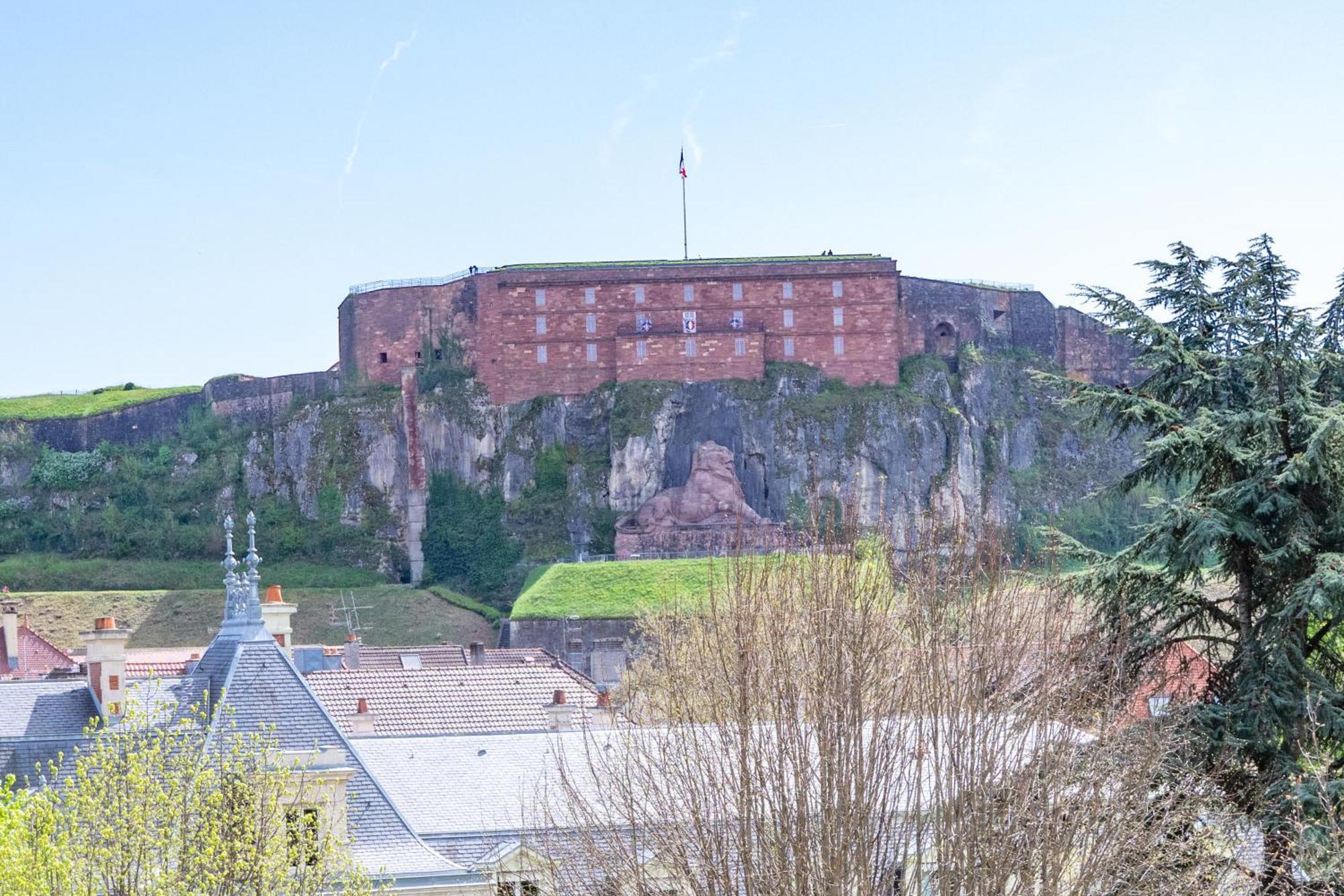 Grand Hotel Du Tonneau D'Or Belfort Exterior photo