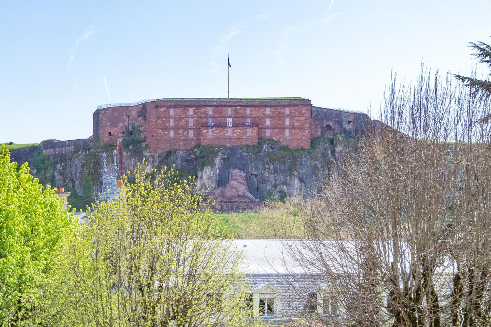 Grand Hotel Du Tonneau D'Or Belfort Exterior photo