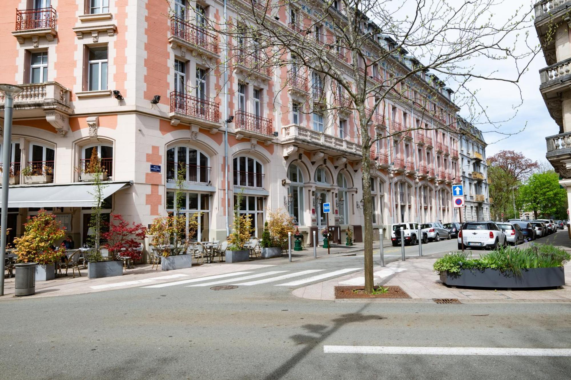 Grand Hotel Du Tonneau D'Or Belfort Exterior photo